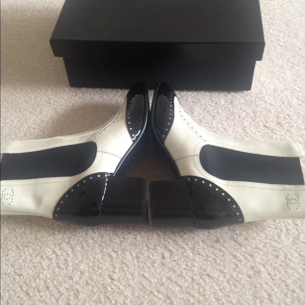 ‼️SOLD ‼️Authentic Chanel patent leather boots - Picture 6 of 8
